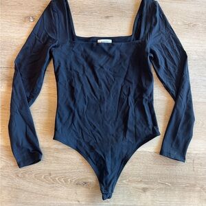 Babaton, Original Contour Squareneck Bodysuit ,Black Long Sleeve bodysuit